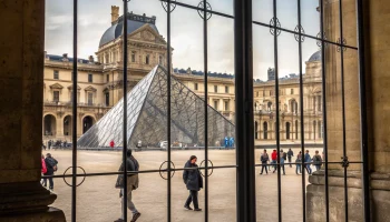 В Лувре усилили защиту окон спустя два месяца после дерзкого ограбления В Лувре усилили защиту окон спустя два месяца после дерзкого ограбления